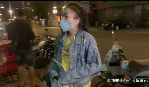 金边一美女有心事在公园散心，被人摸走500美元现金