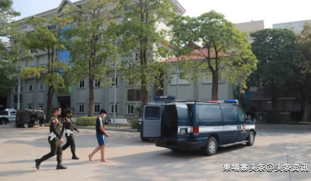 金边一群不良少年在街上闹事，其中1人已被捕！